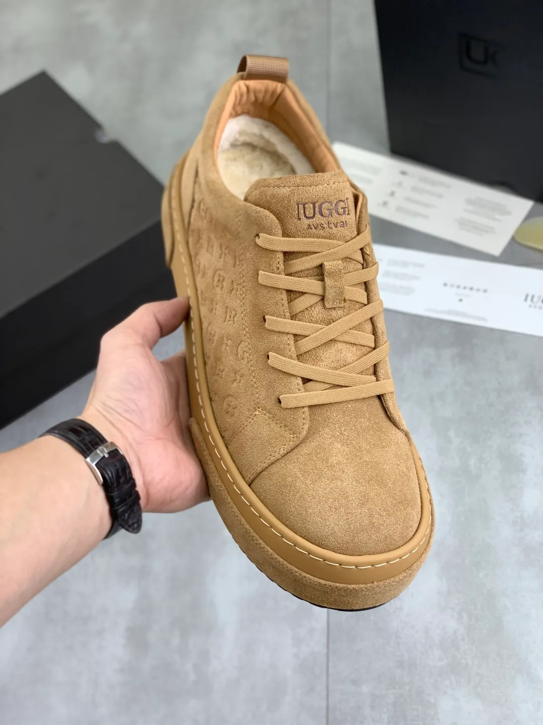 Men's men's shoes 💰P600 New arrival 🆕🆕🆕 IUGGI new retro presbyopic men's shoes Casual and versatile, full of high-end sense, fashionable and luxury style, joint model, retro presbyopic factor, full of handsome style, first layer suede cowhide, wool lining, rubber outsole, light and non-slip size: 39-44, three colors 9681-c22